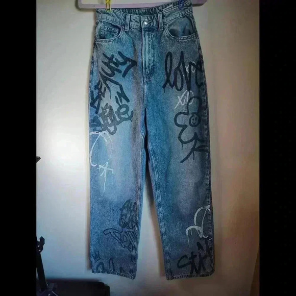 Women's size 2 Graphic Jeans H&M  Art-Inspired Denim Pants - Picture 1 of 12